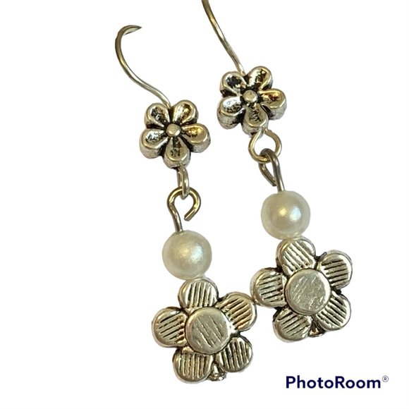 Daisy Flower Earrings Silver Plated Enamel White Glass Pearl Dangle Dainty - Picture 2 of 11